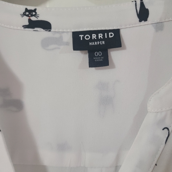 Cat Print Blouse • TORRID • Size 00 - Picture 2 of 5